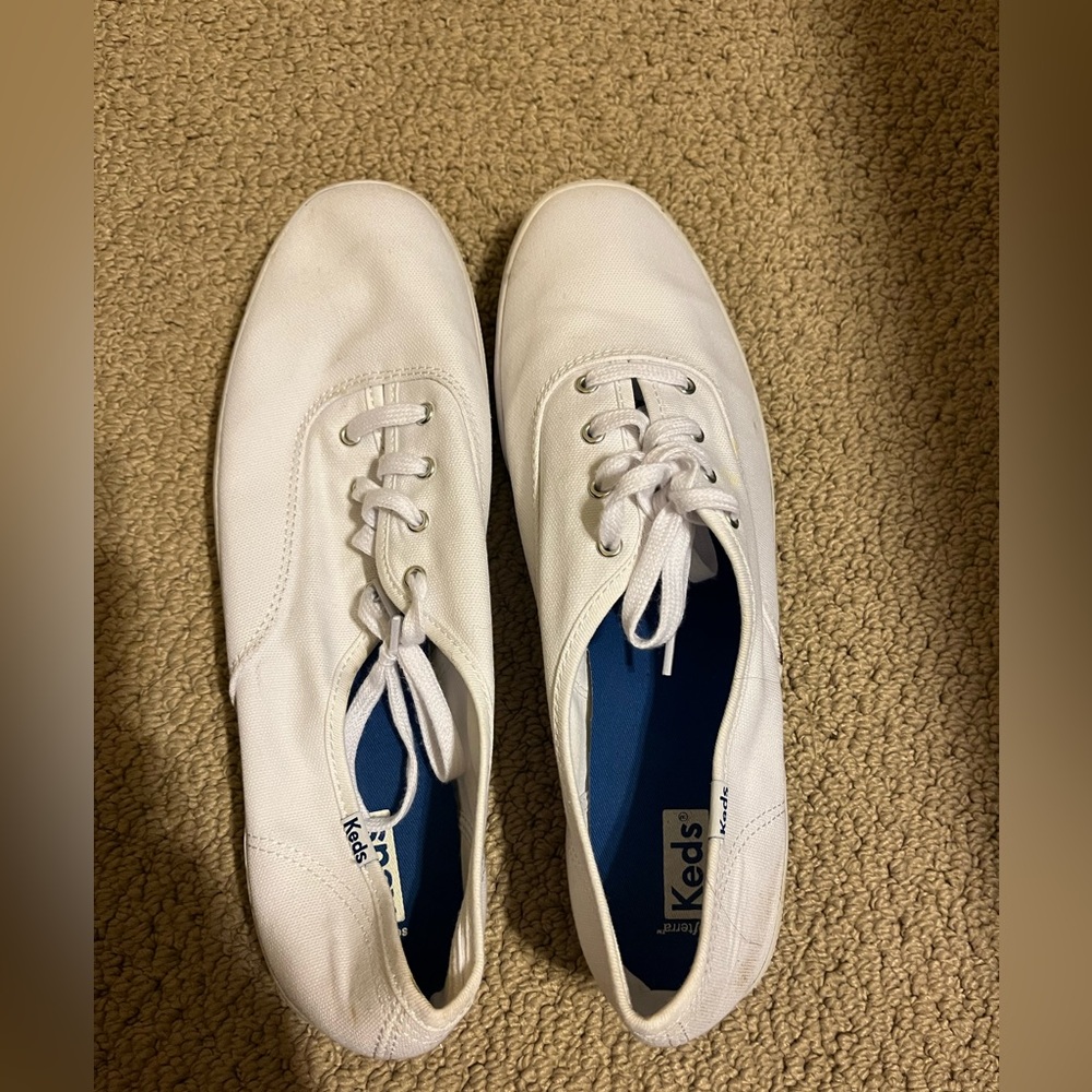 White keds, women’s size 11
